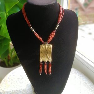 Collier en perles et bronze fait main modèle3